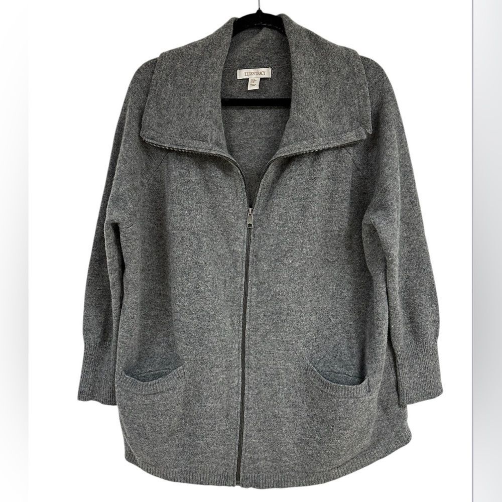 ELLEN TRACY Gray 100% Wool Zip Front Cardigan Sweater, shawl collar. Size Medium